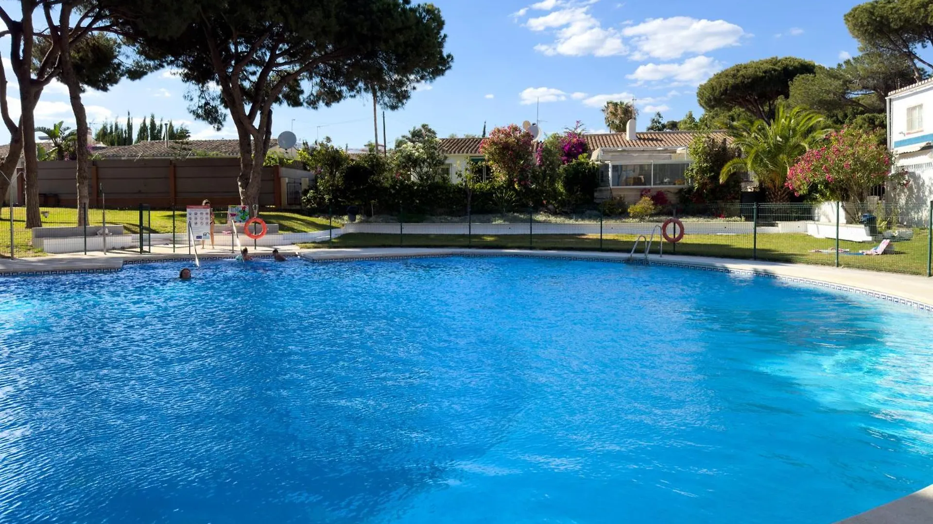 Calypso Sea Views Apartment Малага